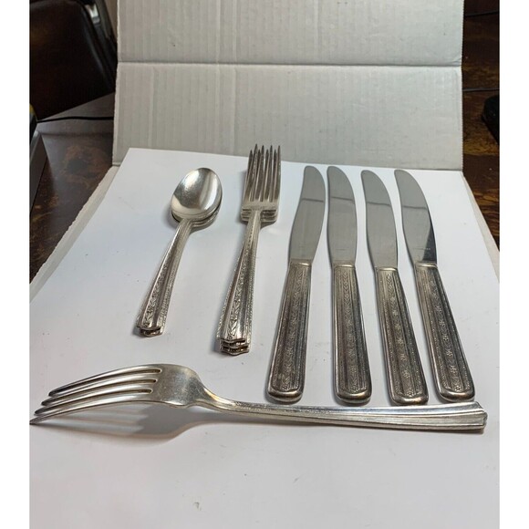 Vintage Set of 11 Pieces Wallace Brothers Roseanne Silver Plate AA Flatware - Picture 3 of 5